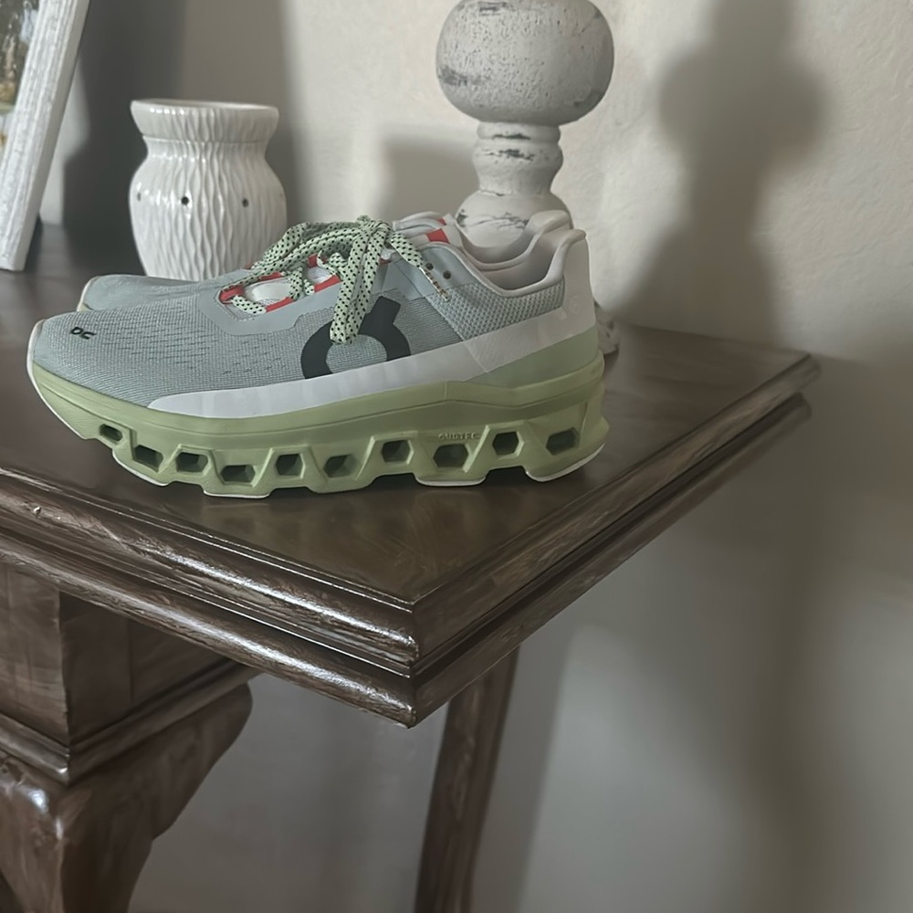Like new shoes. Only worn a handful of times.